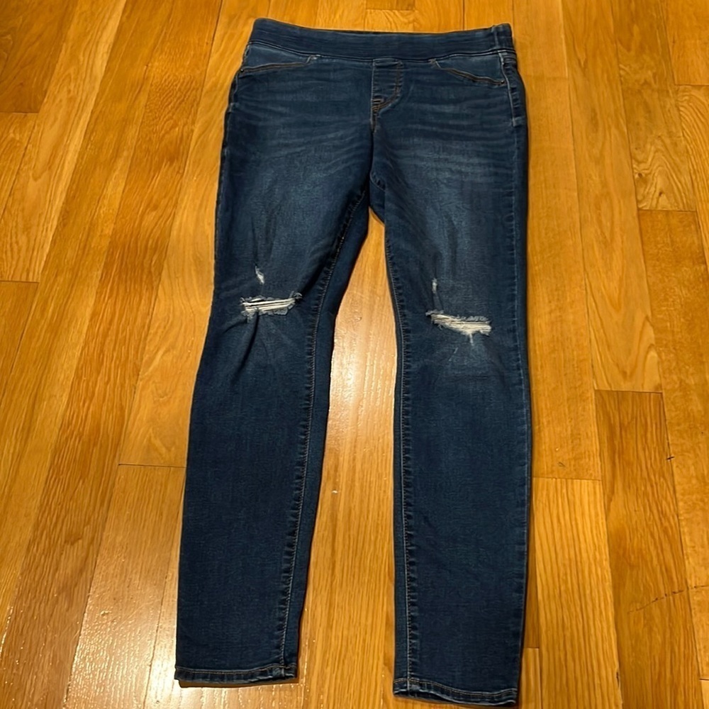 Old Navy women’s rockstar pull on distressed jegging size 8.